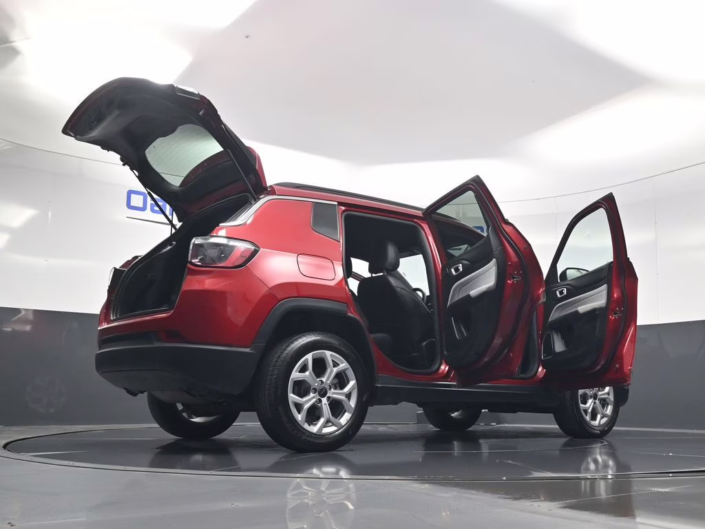 2025 Red Hot Pearlcoat Jeep Compass Latitude 4X4 SUV