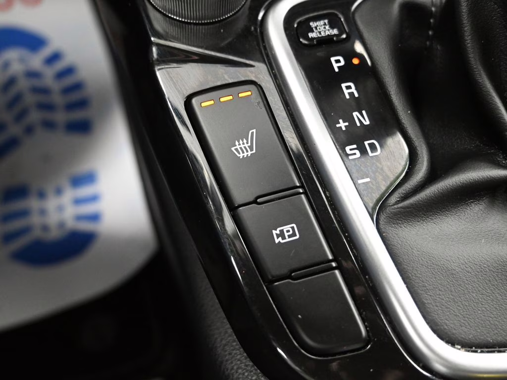 2024 Clear White/Black Roof Kia Seltos X-Line AWD SUV