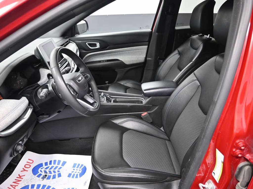 2025 Red Hot Pearlcoat Jeep Compass Latitude 4X4 SUV