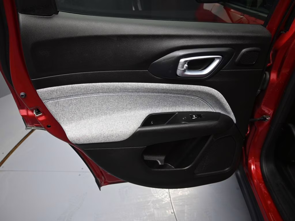 2025 Red Hot Pearlcoat Jeep Compass Latitude 4X4 SUV