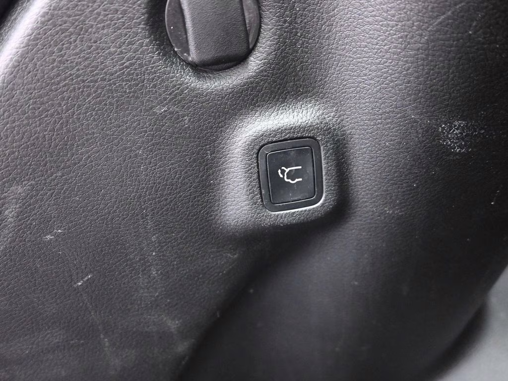 2025 Red Hot Pearlcoat Jeep Compass Latitude 4X4 SUV