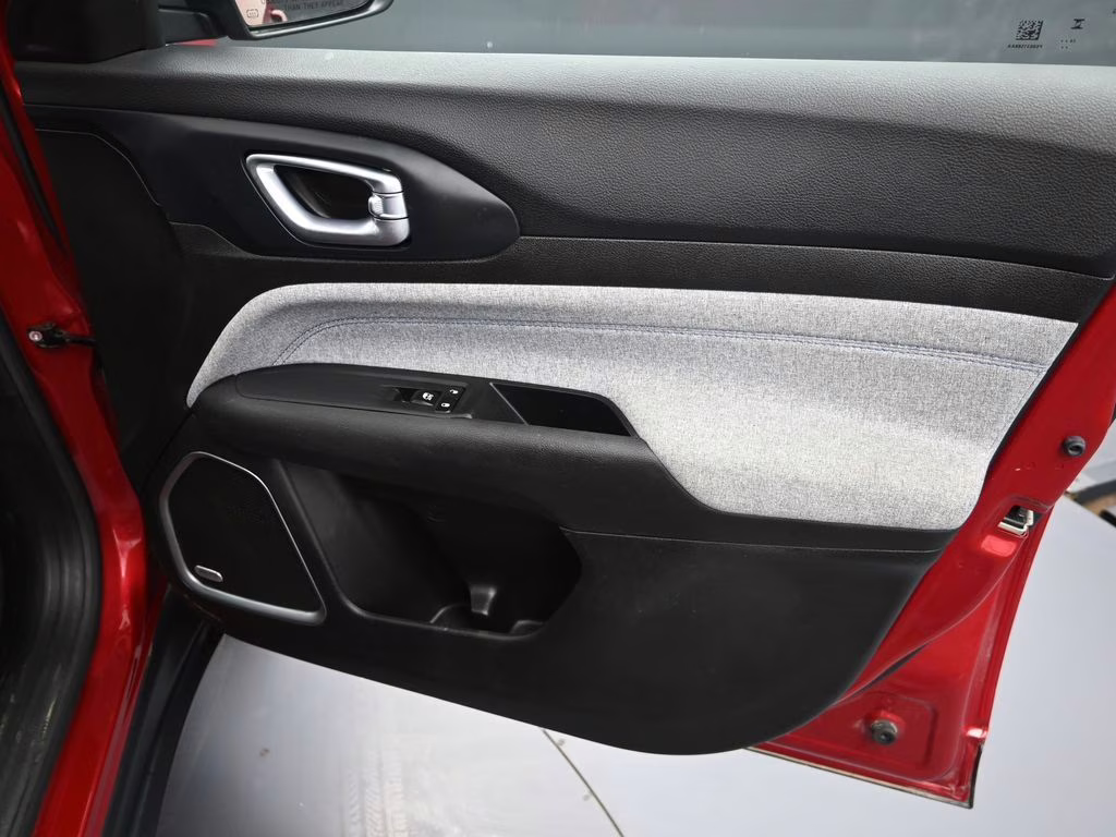 2025 Red Hot Pearlcoat Jeep Compass Latitude 4X4 SUV