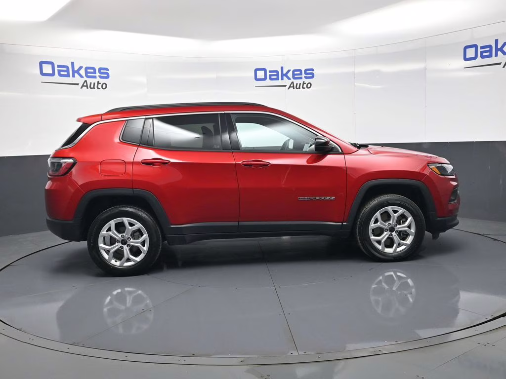 2025 Red Hot Pearlcoat Jeep Compass Latitude 4X4 SUV
