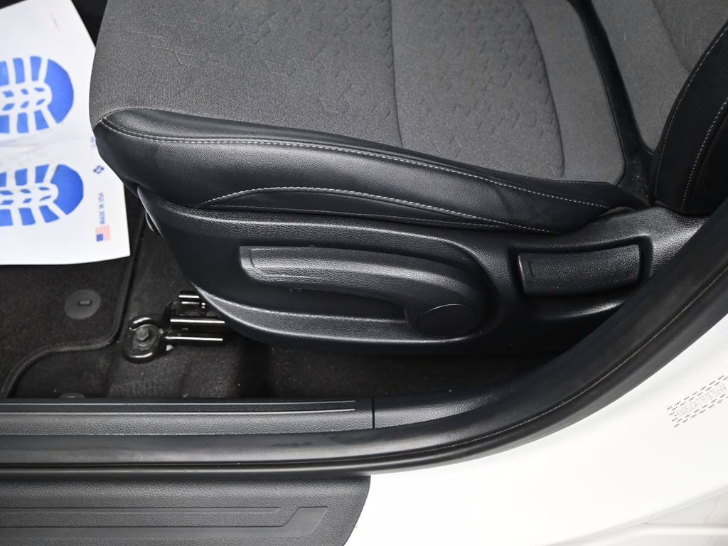 2024 Clear White/Black Roof Kia Seltos X-Line AWD SUV