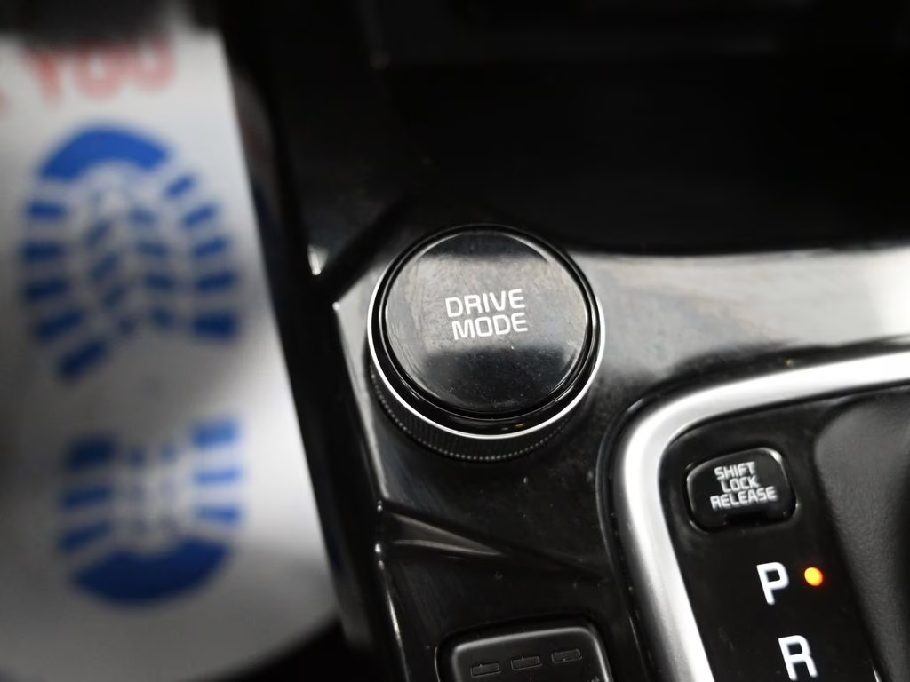 2024 Clear White/Black Roof Kia Seltos X-Line AWD SUV