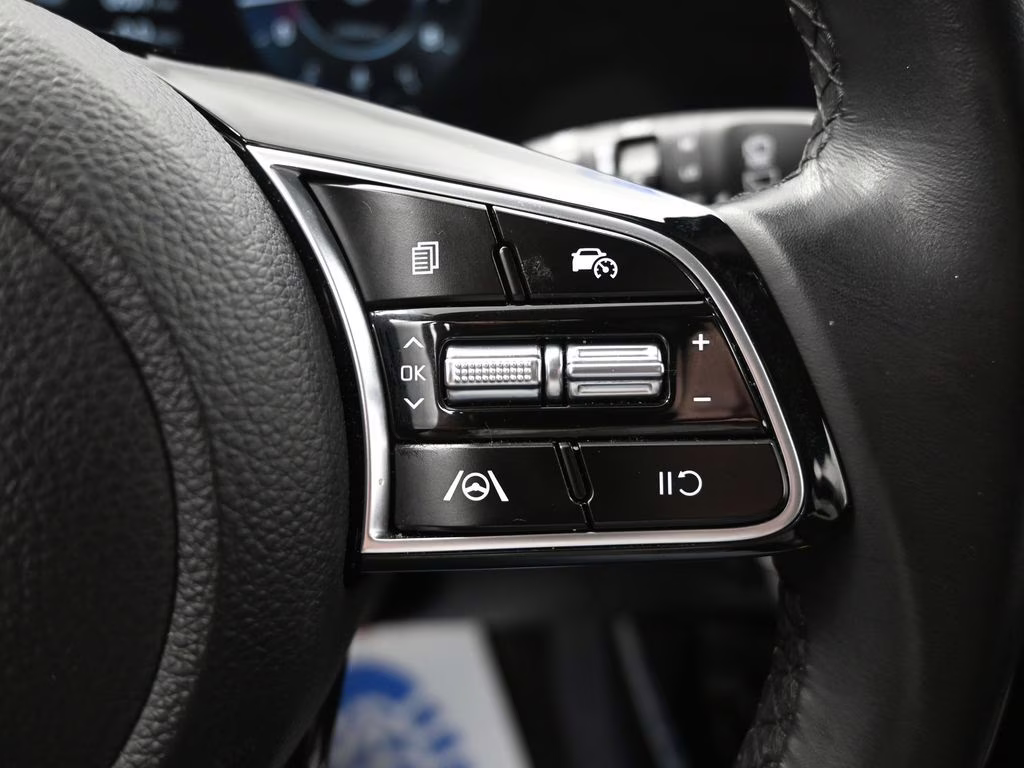 2024 Clear White/Black Roof Kia Seltos X-Line AWD SUV