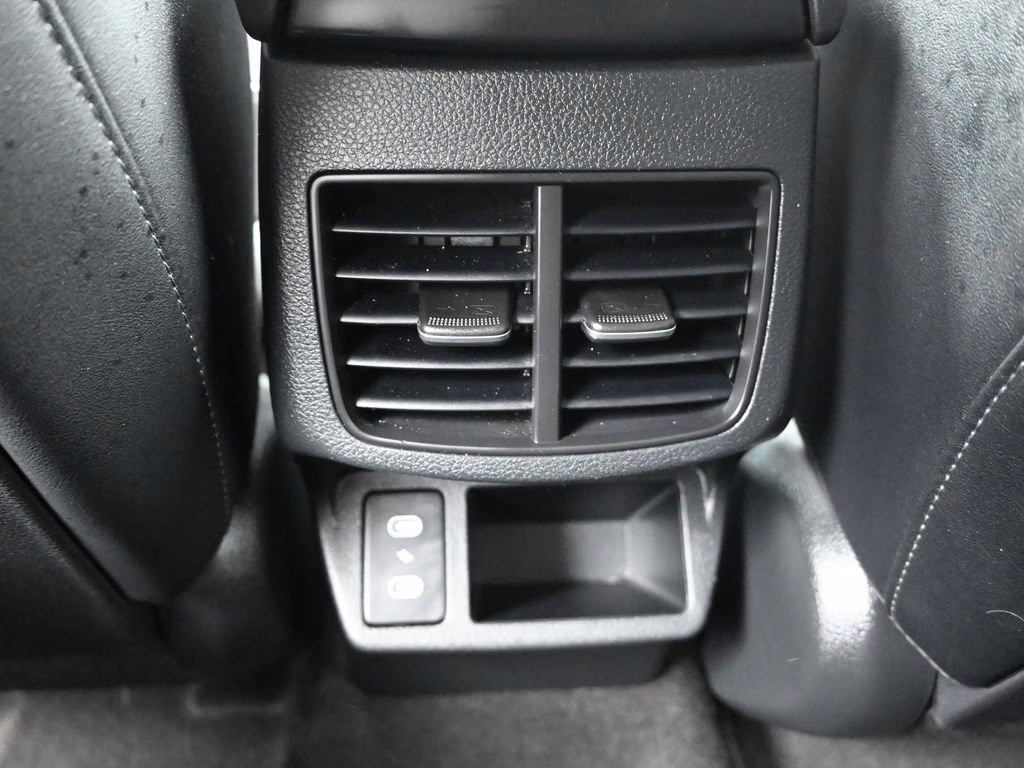 2024 Clear White/Black Roof Kia Seltos X-Line AWD SUV