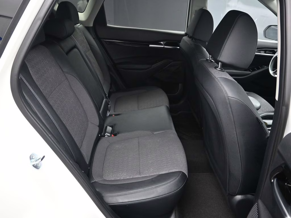 2024 Clear White/Black Roof Kia Seltos X-Line AWD SUV