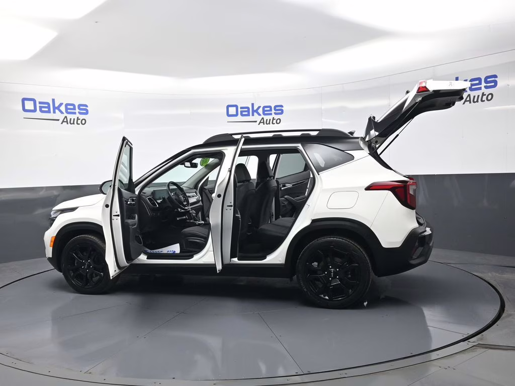 2024 Clear White/Black Roof Kia Seltos X-Line AWD SUV