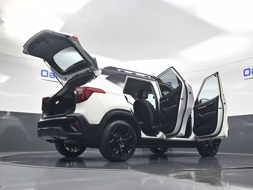 2024 Clear White/Black Roof Kia Seltos X-Line AWD SUV