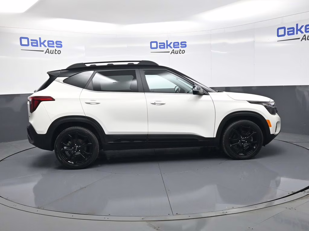 2024 Clear White/Black Roof Kia Seltos X-Line AWD SUV
