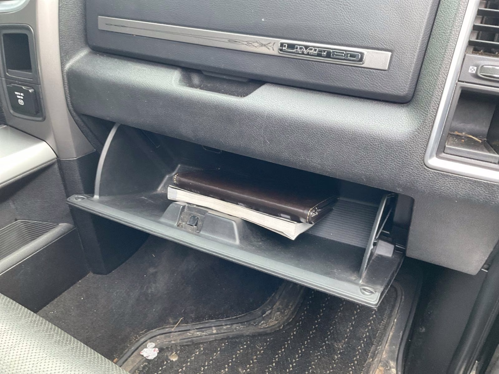 2016 Brilliant Black Crystal Pearlcoat Ram 2500 Laramie Longhorn 4X4 Truck