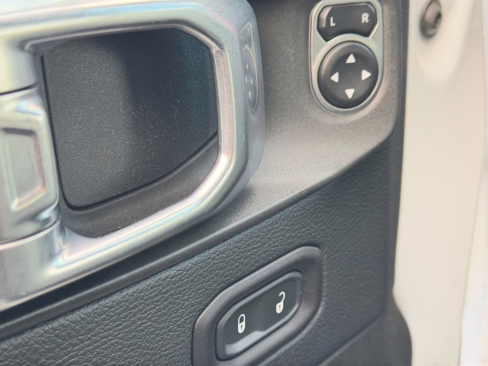 2018 Bright White Clearcoat Jeep Wrangler Unlimited Rubicon 4X4 SUV