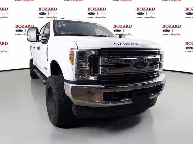 2018 Oxford White Ford Super Duty F-250 SRW XLT 4X4 Truck
