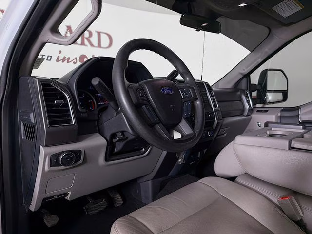 2018 Oxford White Ford Super Duty F-250 SRW XLT 4X4 Truck