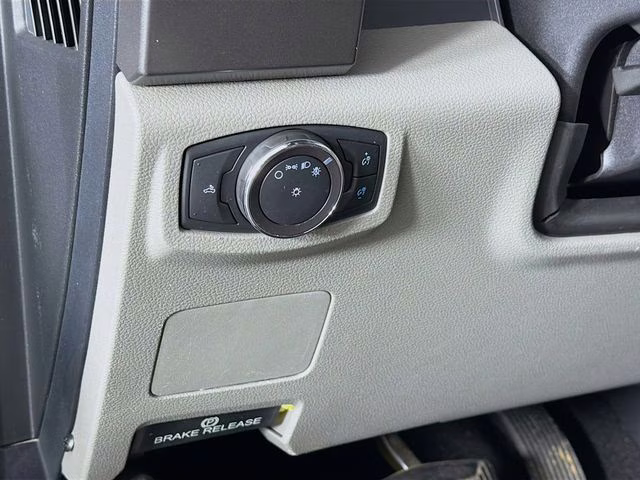 2018 Oxford White Ford Super Duty F-250 SRW XLT 4X4 Truck