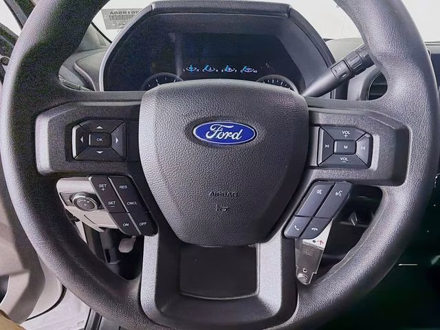 2018 Oxford White Ford Super Duty F-250 SRW XLT 4X4 Truck