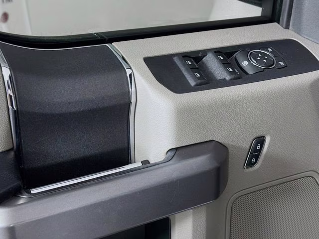 2018 Oxford White Ford Super Duty F-250 SRW XLT 4X4 Truck