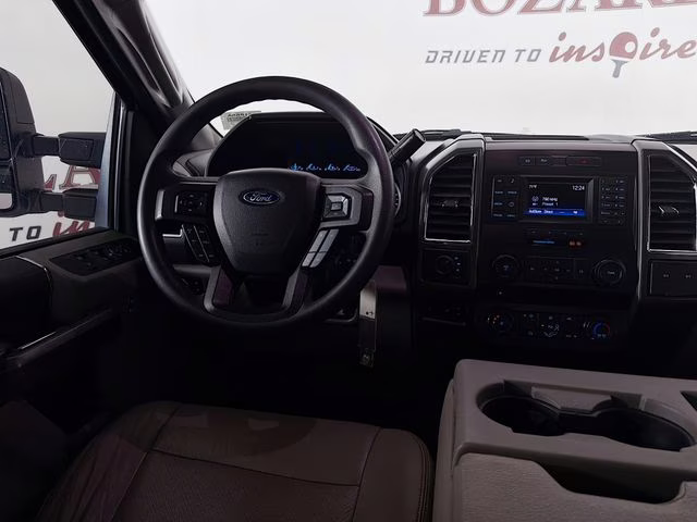 2018 Oxford White Ford Super Duty F-250 SRW XLT 4X4 Truck