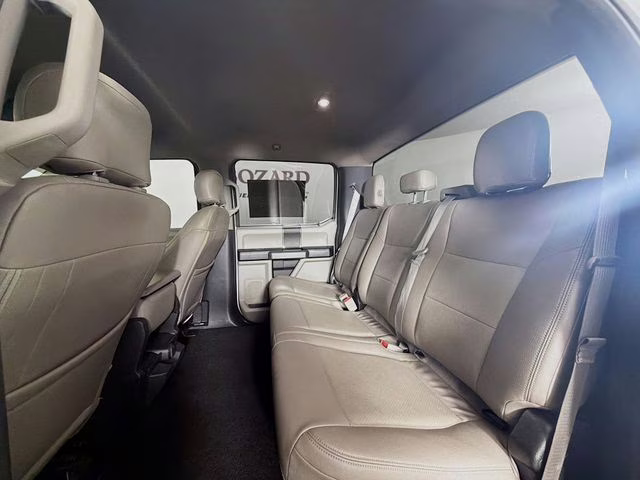 2018 Oxford White Ford Super Duty F-250 SRW XLT 4X4 Truck