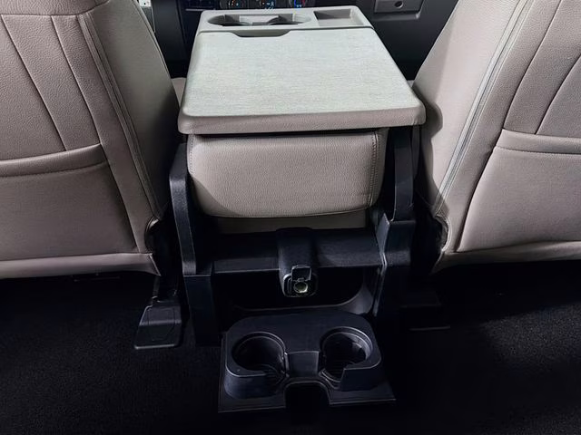 2018 Oxford White Ford Super Duty F-250 SRW XLT 4X4 Truck