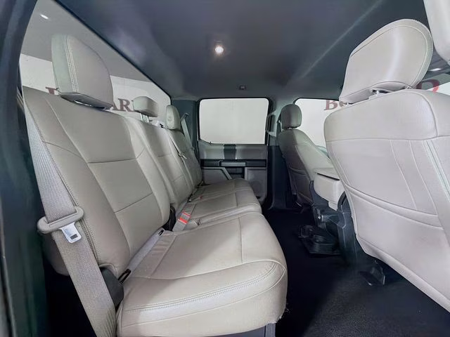 2018 Oxford White Ford Super Duty F-250 SRW XLT 4X4 Truck