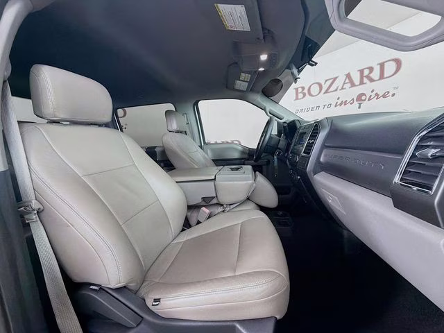 2018 Oxford White Ford Super Duty F-250 SRW XLT 4X4 Truck