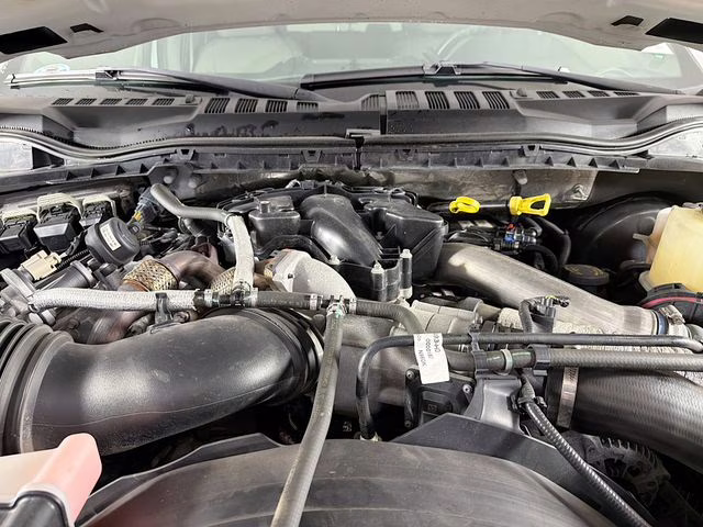 2018 Oxford White Ford Super Duty F-250 SRW XLT 4X4 Truck