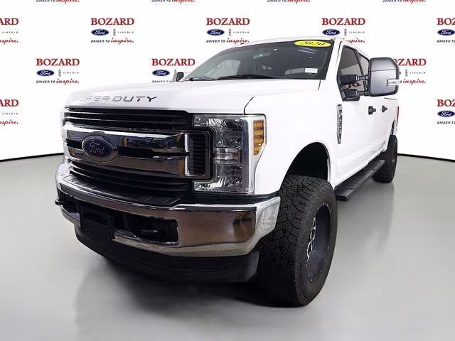 2018 Oxford White Ford Super Duty F-250 SRW XLT 4X4 Truck