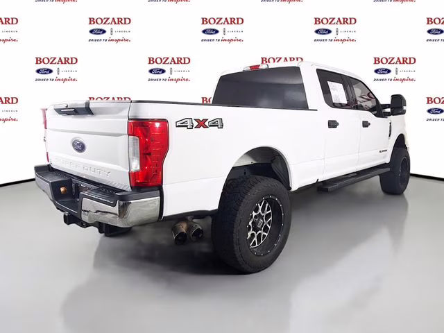 2018 Oxford White Ford Super Duty F-250 SRW XLT 4X4 Truck