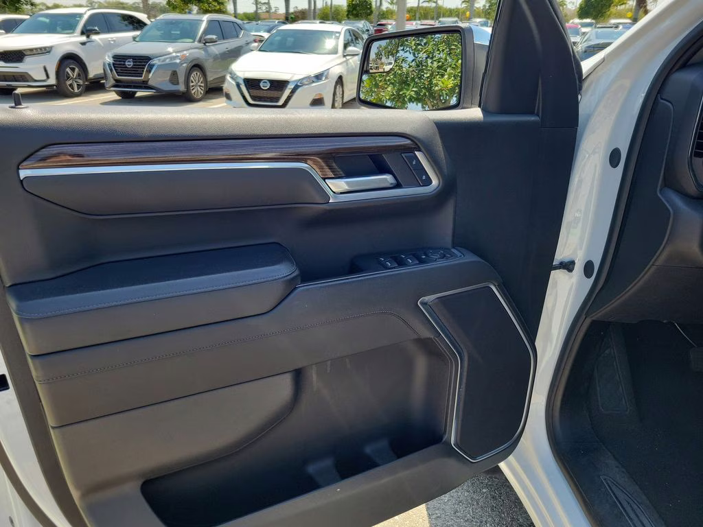 2025 Summit White Chevrolet Silverado 1500 LT RWD Truck