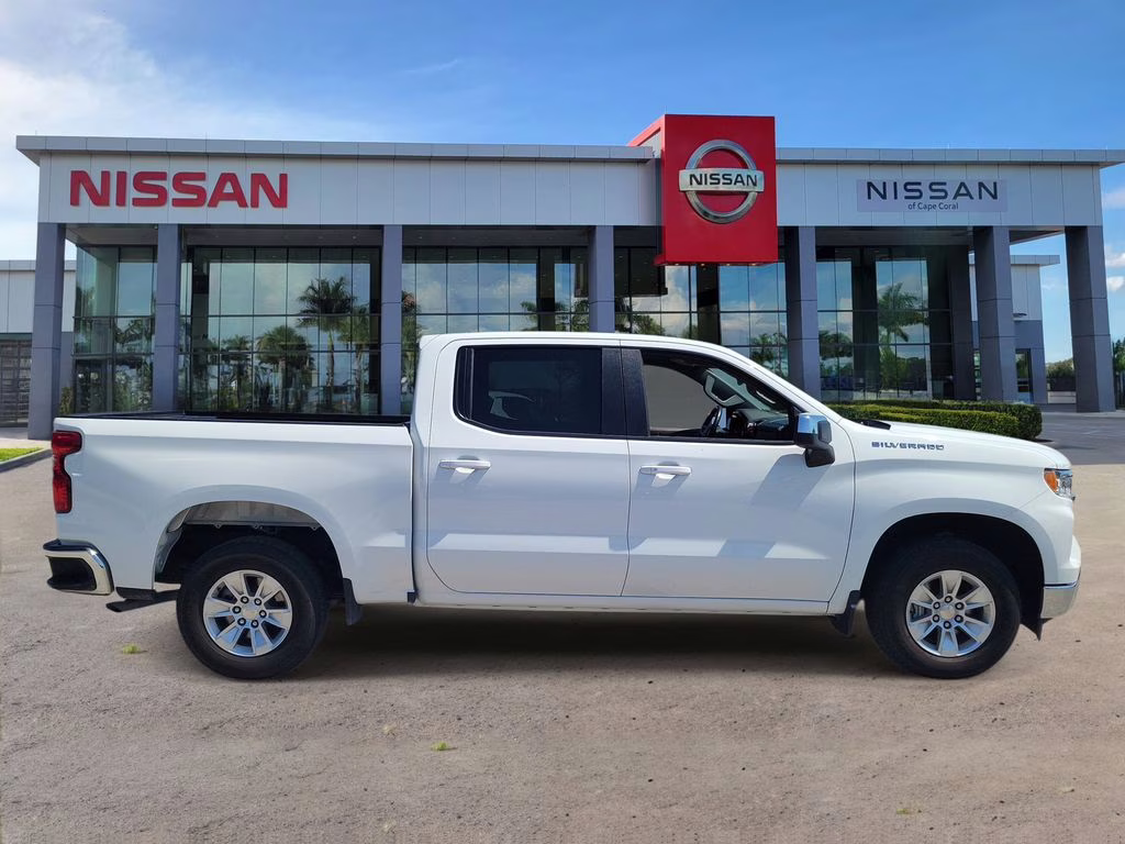 2025 Summit White Chevrolet Silverado 1500 LT RWD Truck