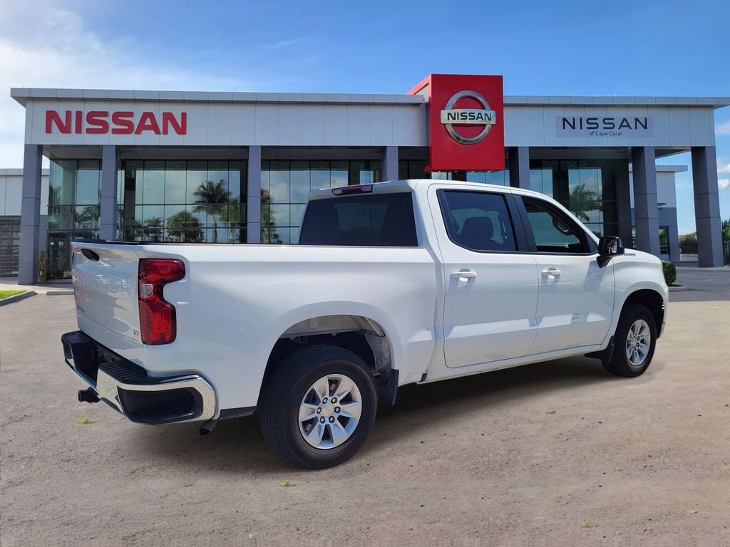 2025 Summit White Chevrolet Silverado 1500 LT RWD Truck