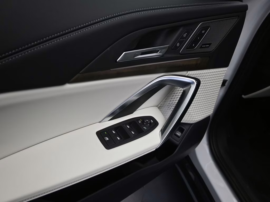 2026 Mineral White Metallic BMW X1 xDrive28i AWD SUV