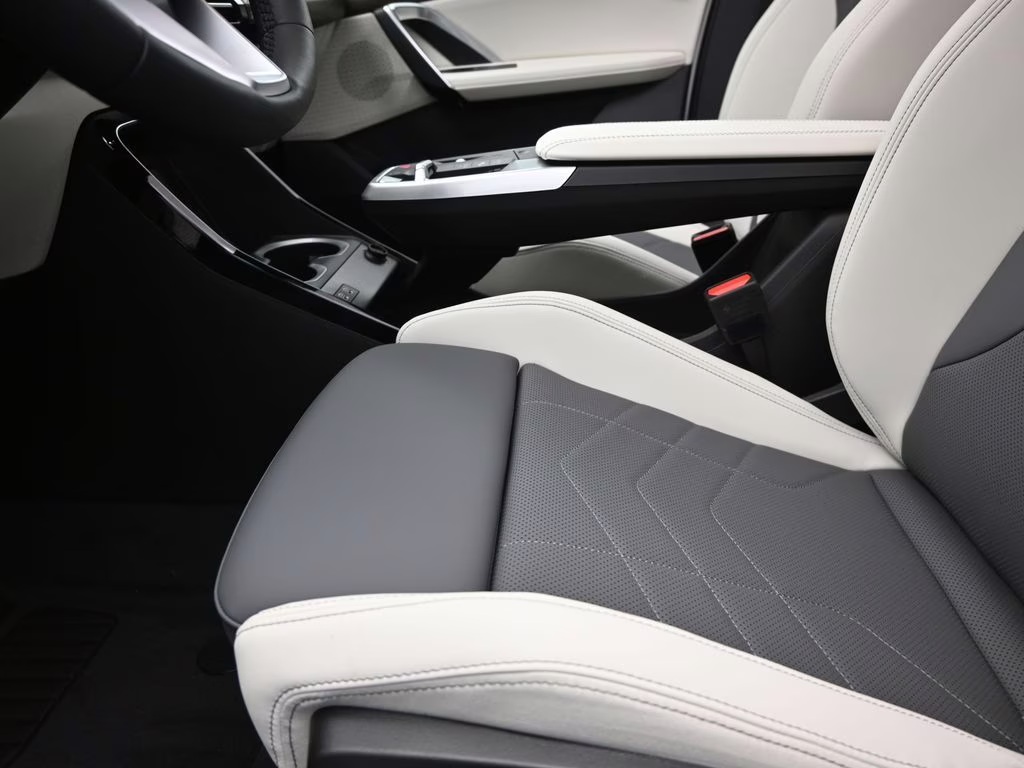 2026 Mineral White Metallic BMW X1 xDrive28i AWD SUV