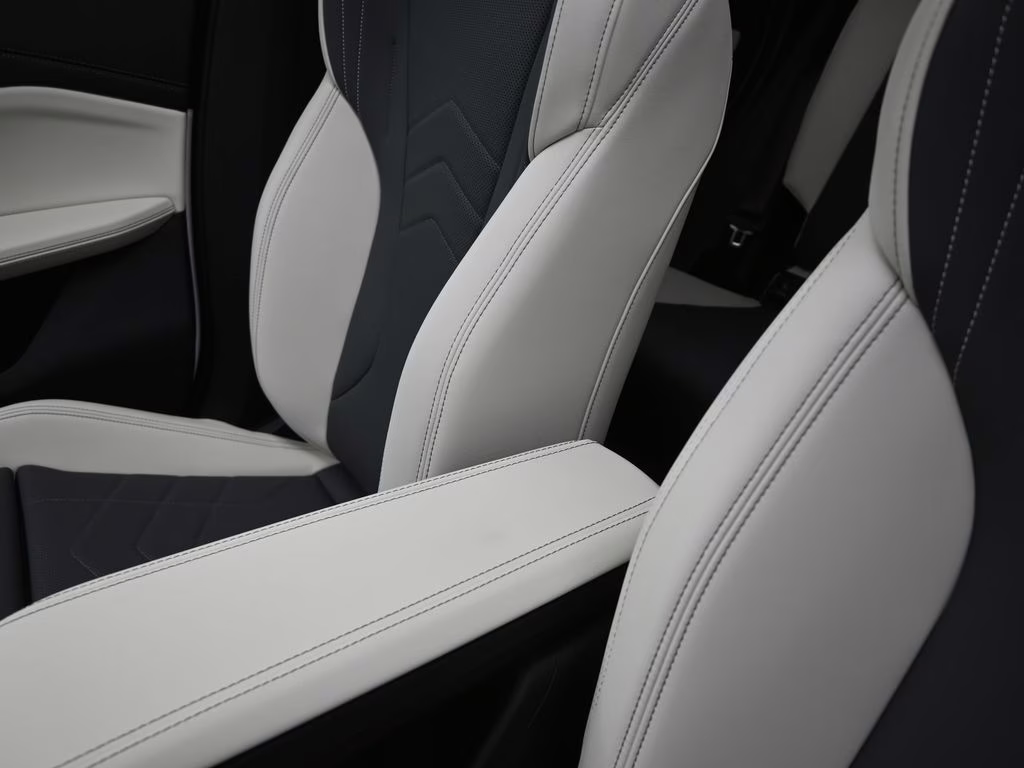 2026 Mineral White Metallic BMW X1 xDrive28i AWD SUV