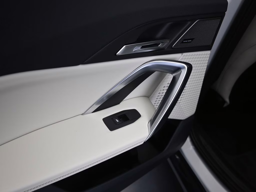 2026 Mineral White Metallic BMW X1 xDrive28i AWD SUV