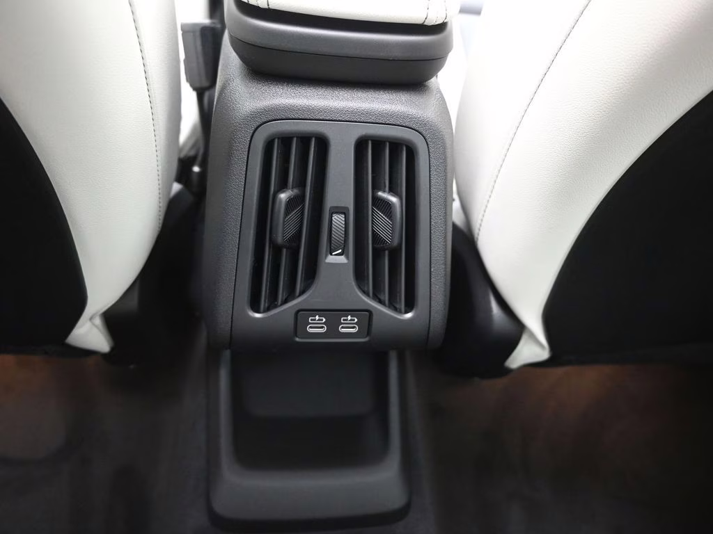 2026 Mineral White Metallic BMW X1 xDrive28i AWD SUV