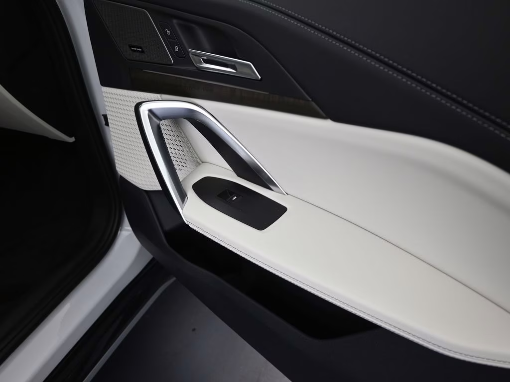 2026 Mineral White Metallic BMW X1 xDrive28i AWD SUV
