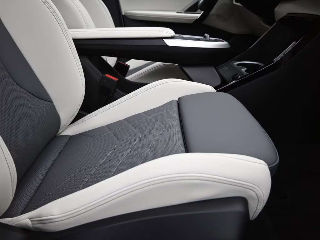 2026 Mineral White Metallic BMW X1 xDrive28i AWD SUV