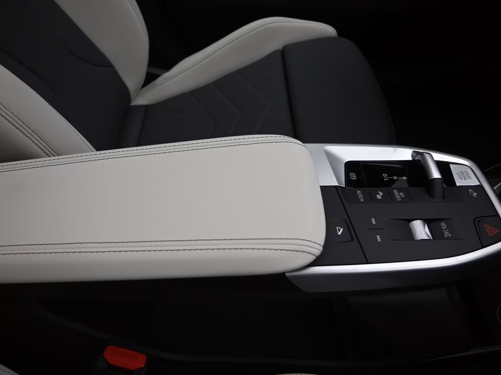 2026 Mineral White Metallic BMW X1 xDrive28i AWD SUV