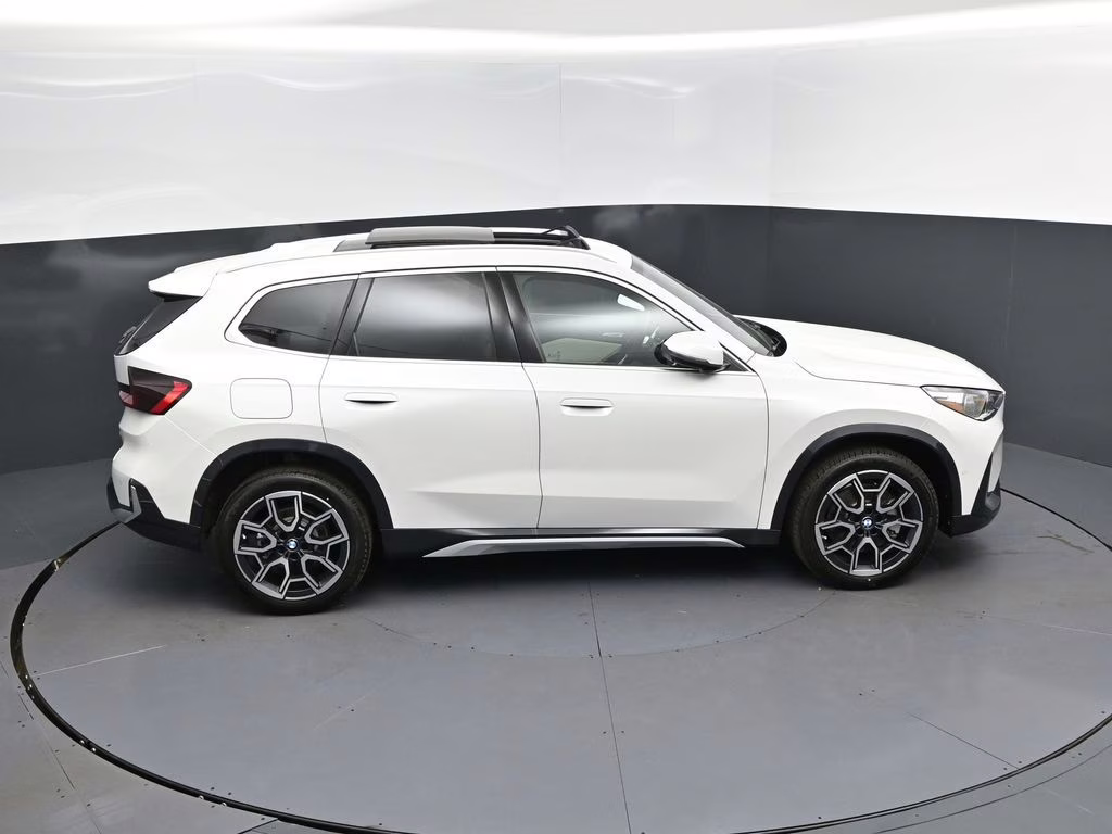 2026 Mineral White Metallic BMW X1 xDrive28i AWD SUV