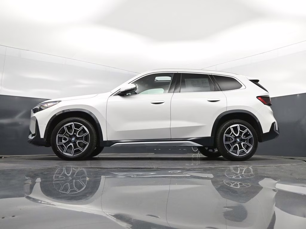 2026 Mineral White Metallic BMW X1 xDrive28i AWD SUV