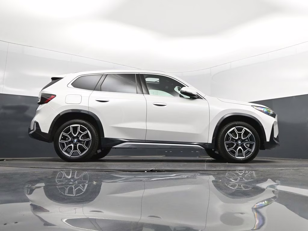 2026 Mineral White Metallic BMW X1 xDrive28i AWD SUV