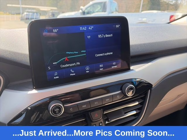 2022 White Metallic Ford Escape SE AWD SUV