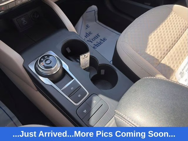 2022 White Metallic Ford Escape SE AWD SUV