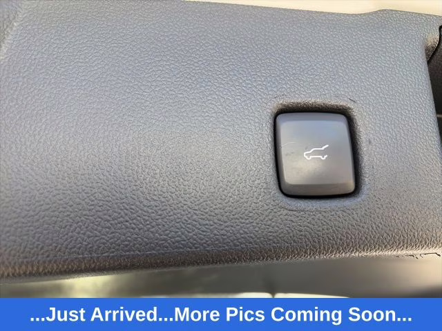 2022 White Metallic Ford Escape SE AWD SUV