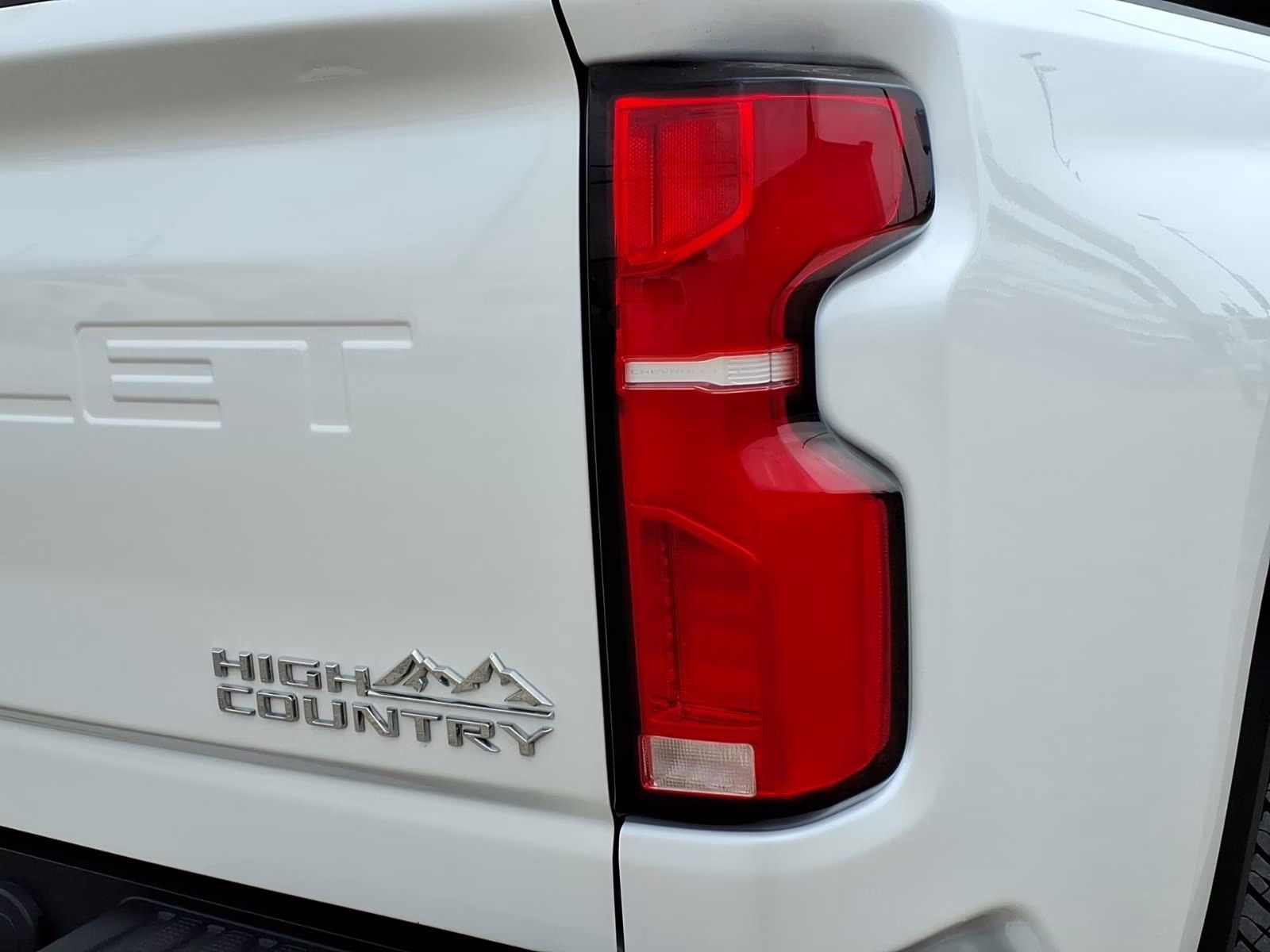2024 Pearl Chevrolet Silverado 2500HD High Country 4X4 Truck