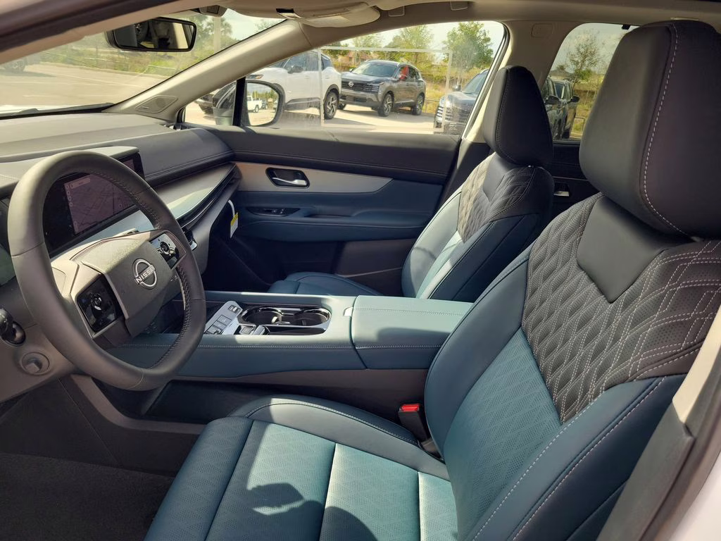 2026 Everest White Pearl Tricoat Nissan Murano Platinum AWD SUV