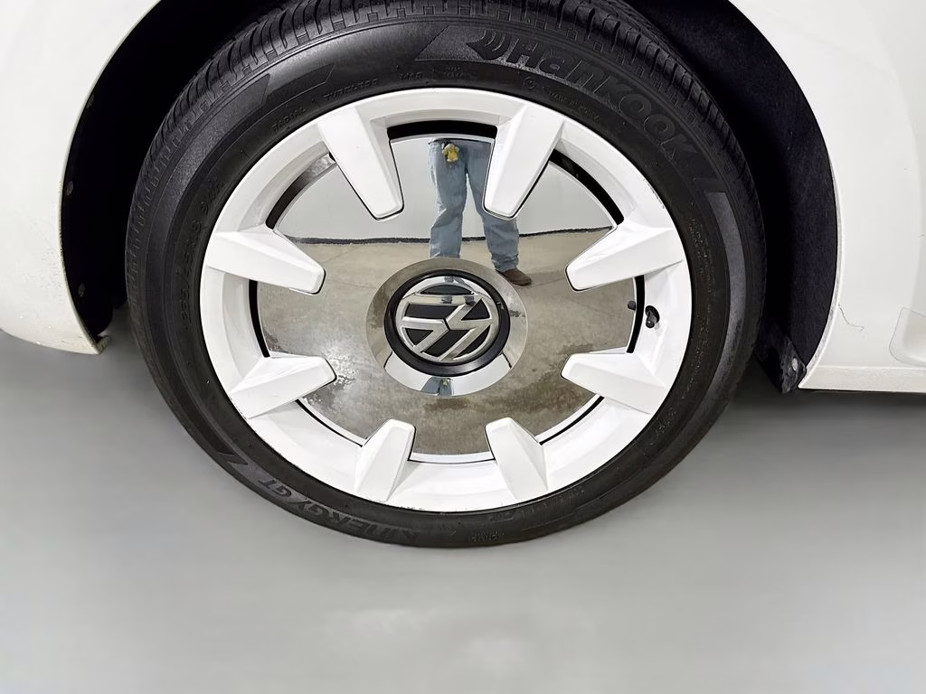 2019 Pure White Volkswagen Beetle Convertible 2.0T Final Edition SEL FWD Convertible